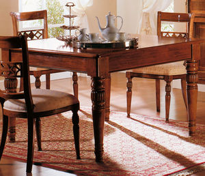 mesa de comedor clásica