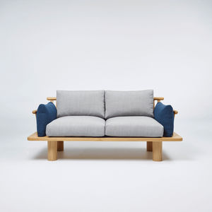 sofá contemporáneo / de tejido / de roble / 2 plazas