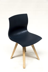 silla contemporánea / giratoria / de roble / de nailon