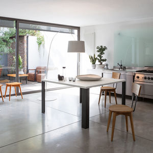 mesa contemporánea
