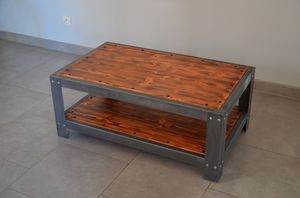 mesa de centro de estilo industrial