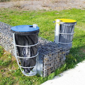 cubo de basura público