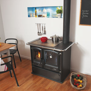 cocina con horno de leña