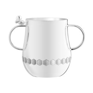 taza de metal plateado
