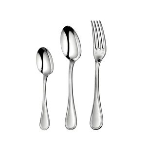 cubertería de metal plateado
