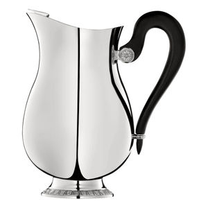 pichel de metal plateado