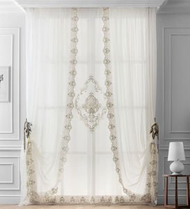 visillo con motivos decorativos