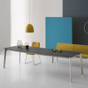 mesa contemporánea