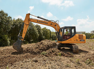 excavadora intermedia