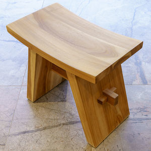 taburete contemporáneo