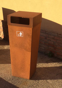 cubo de basura público