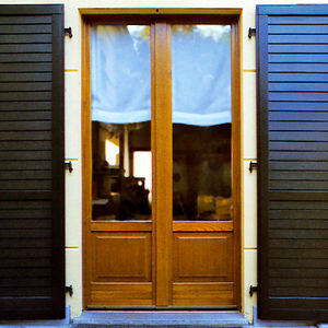 puerta-ventana abatible
