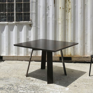 mesa contemporánea