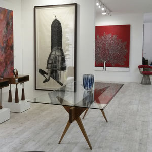 mesa contemporánea