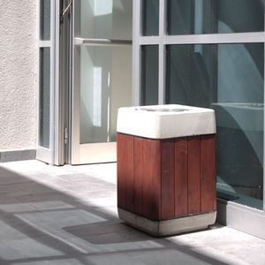 cubo de basura público