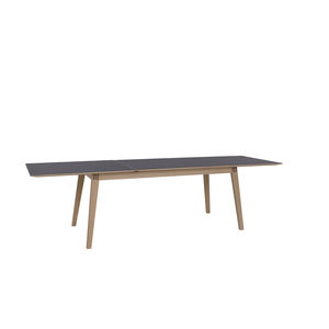 mesa de comedor de diseño escandinavo