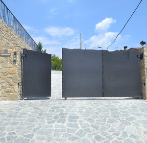 portón abatible
