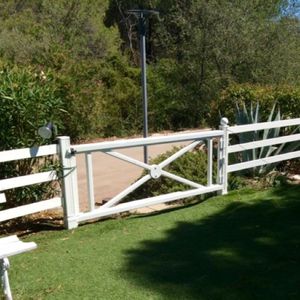 puerta para jardín de aluminio