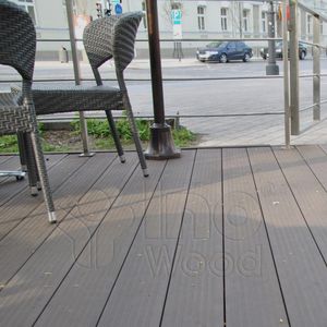 tarimas de exterior de madera compuesta