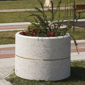 jardinera de hormigón reforzado con fibra