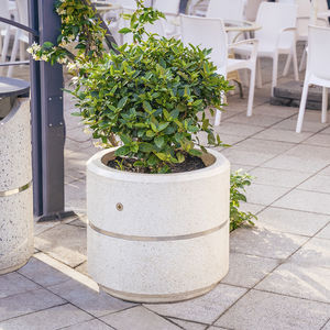 jardinera de hormigón reforzado con fibra