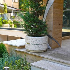 jardinera de hormigón reforzado con fibra