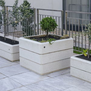 jardinera de hormigón reforzado con fibra