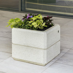 jardinera de hormigón reforzado con fibra