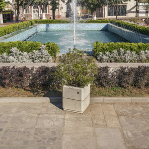 jardinera de hormigón reforzado con fibra