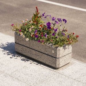 jardinera de hormigón reforzado con fibra