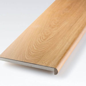 escalón de madera