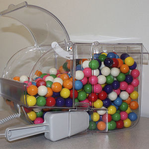 dispensador de caramelos en encimera