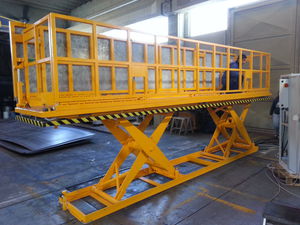 plataforma con brazo articulado