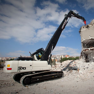 excavadora con orugas