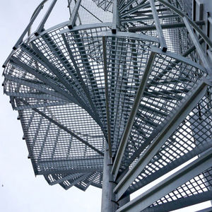 escalón de rejilla
