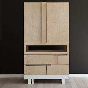 armario contemporáneo / de abedul / con puertas batientes / con cajones