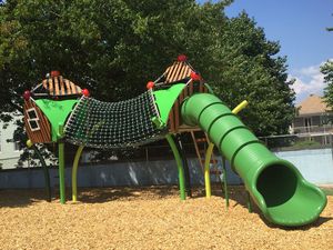 estación de juego para parque infantil / para espacio público / para edificio público / de madera