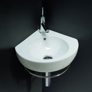 lavabo suspendido / de esquina / de cerámica / contemporáneo