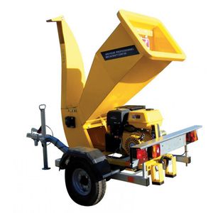 trituradora de ramas con motor térmico / de arrastre