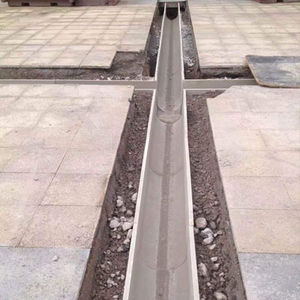 canal de drenaje con abertura
