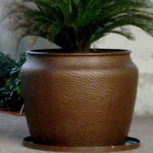 maceta de jardín de cobre