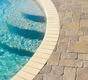borde de piscina de hormigón