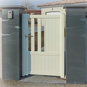 puerta para jardín de aluminio termolacado