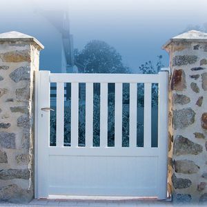 puerta para jardín de aluminio termolacado