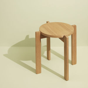 taburete de diseño escandinavo