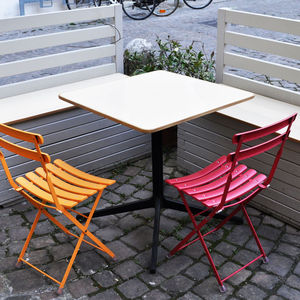 mesa contemporánea
