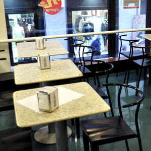 mesa contemporánea