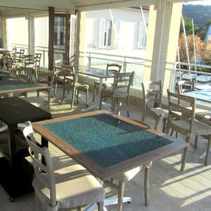 mesa contemporánea