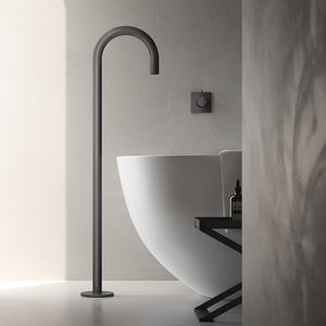 caño para bañera de latón