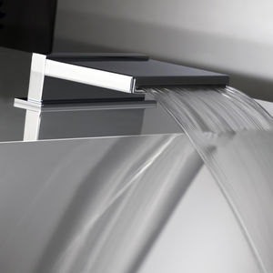 caño para bañera de latón